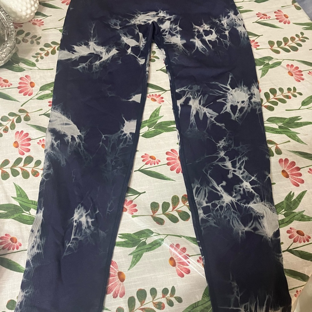 Women’s tie dye scrunch butt legging XL